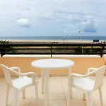 Palm Garden Apartment *